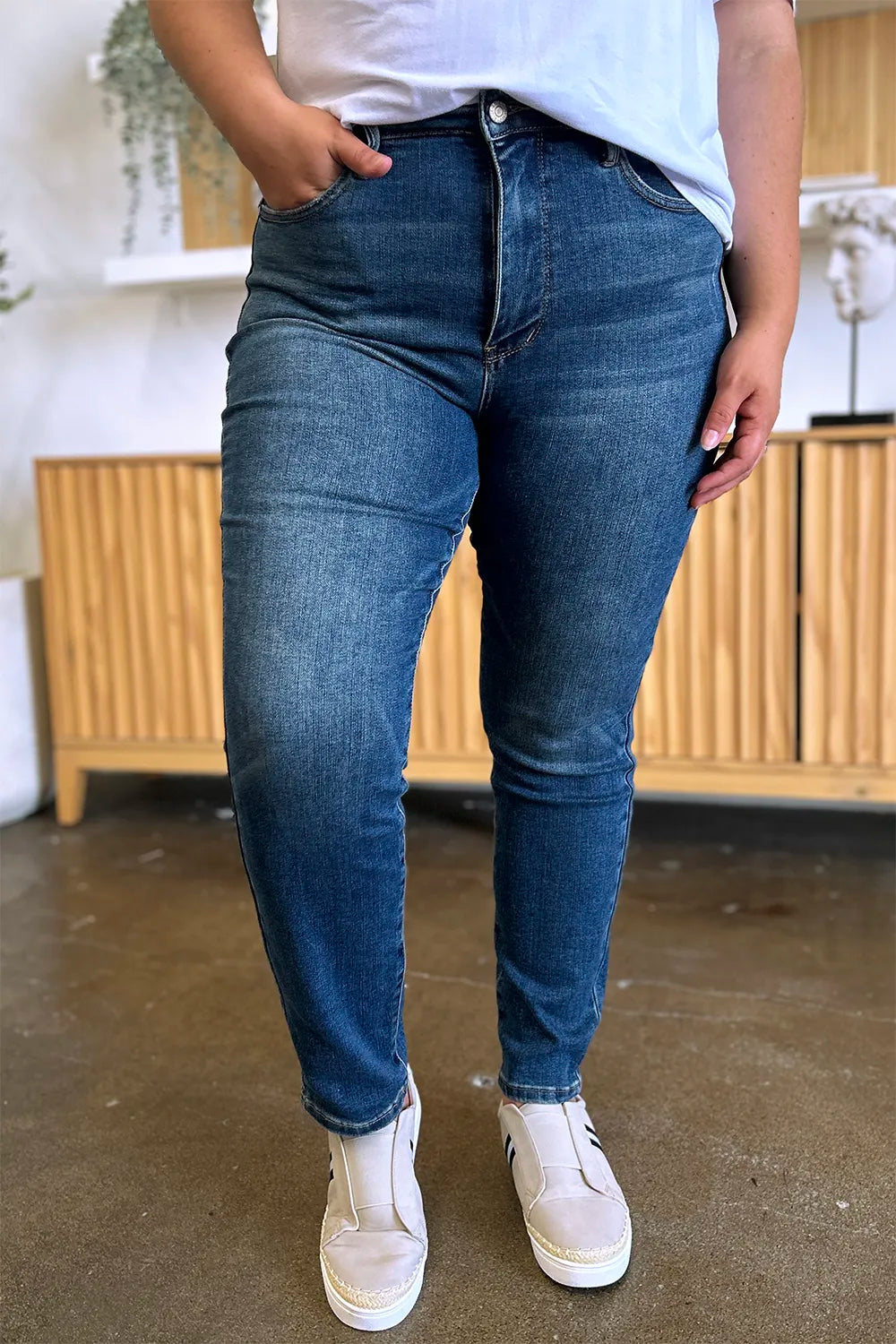 Tummy-Control Slim Jeans + Floral Sleeve Top – jeans