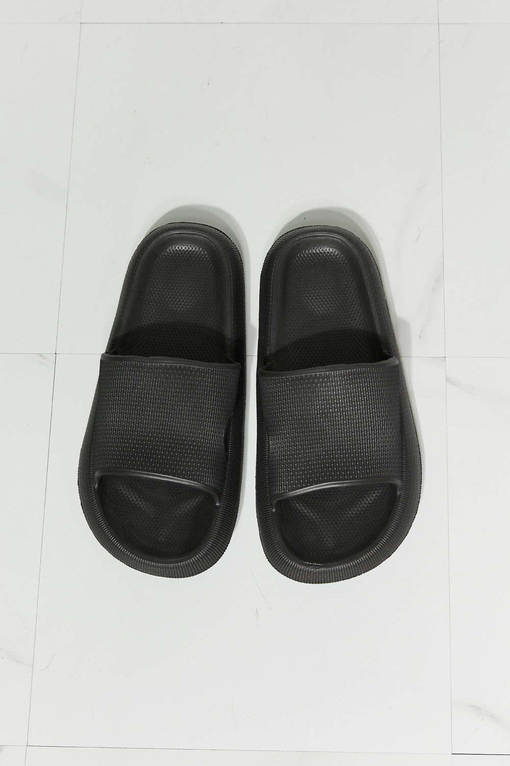 MMShoes Arms Around Me Open Toe Slide in Black