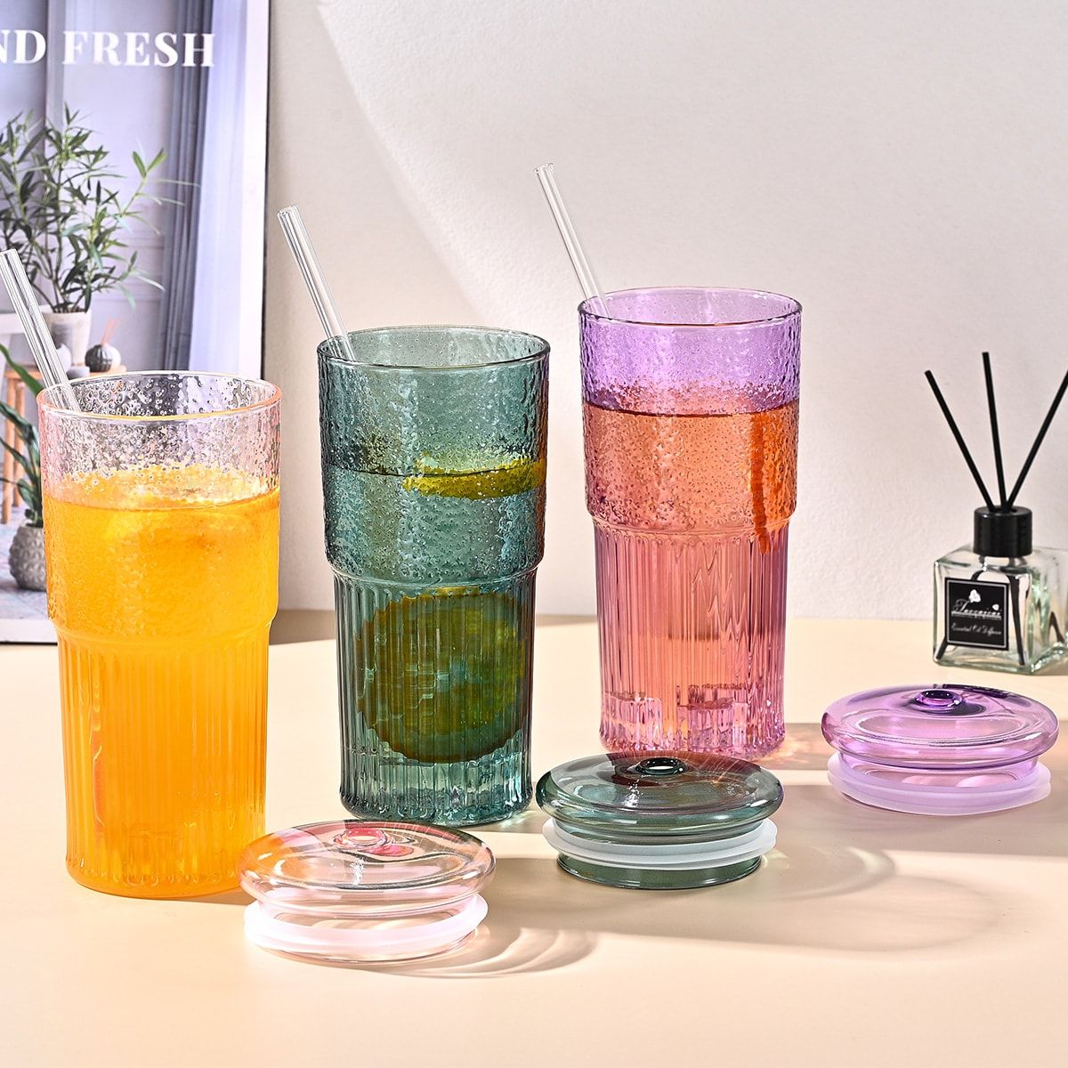 20 oz 2-pack pink glass straw cup with vertical pattern cup and lid, high borosilicate heat-resistant glass cup for juice, milk and cold drinks
