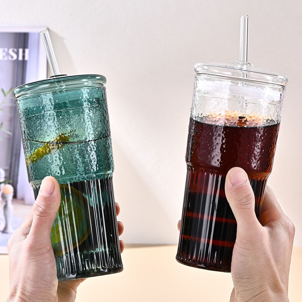 20 oz 2-pack green glass straw cup with vertical pattern cup and lid, high borosilicate heat-resistant glass cup for juice, milk and cold drinks